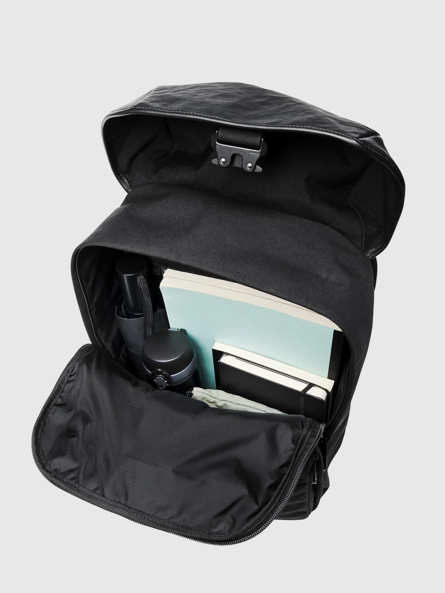 CORDURA®×レザー コンビスクエアバックパック - Image 11