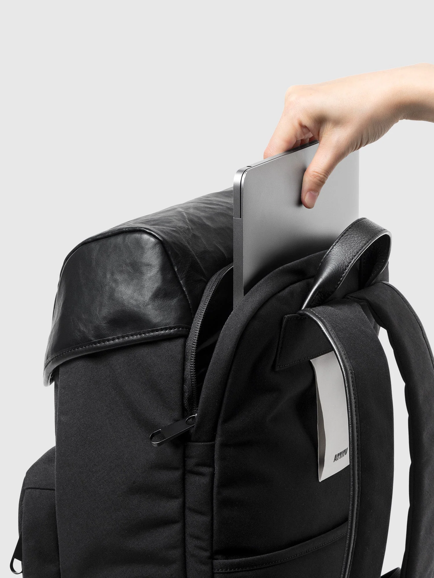 CORDURA®×レザー コンビスクエアバックパック - Image 13
